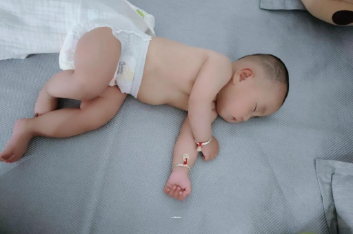 合肥3个月宝宝怎么抱